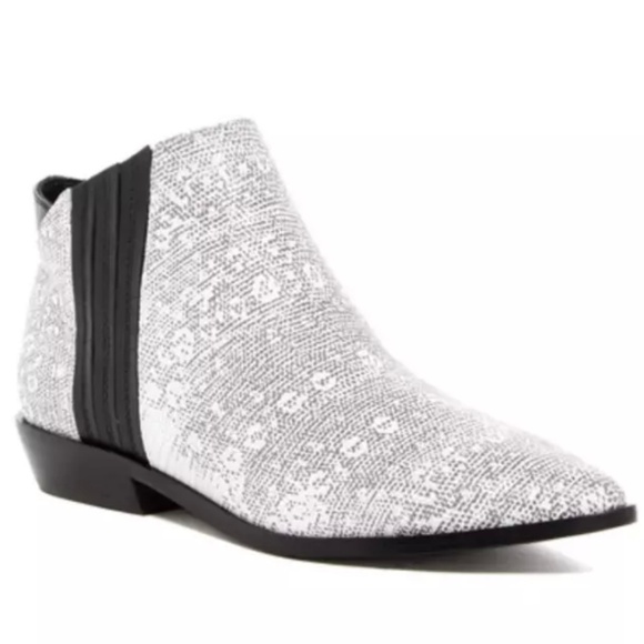 L.A.M.B. Women's Mayor Lizard Print White Pointy Toe Ankle Booties Shoes Sz 10 - Picture 1 of 16